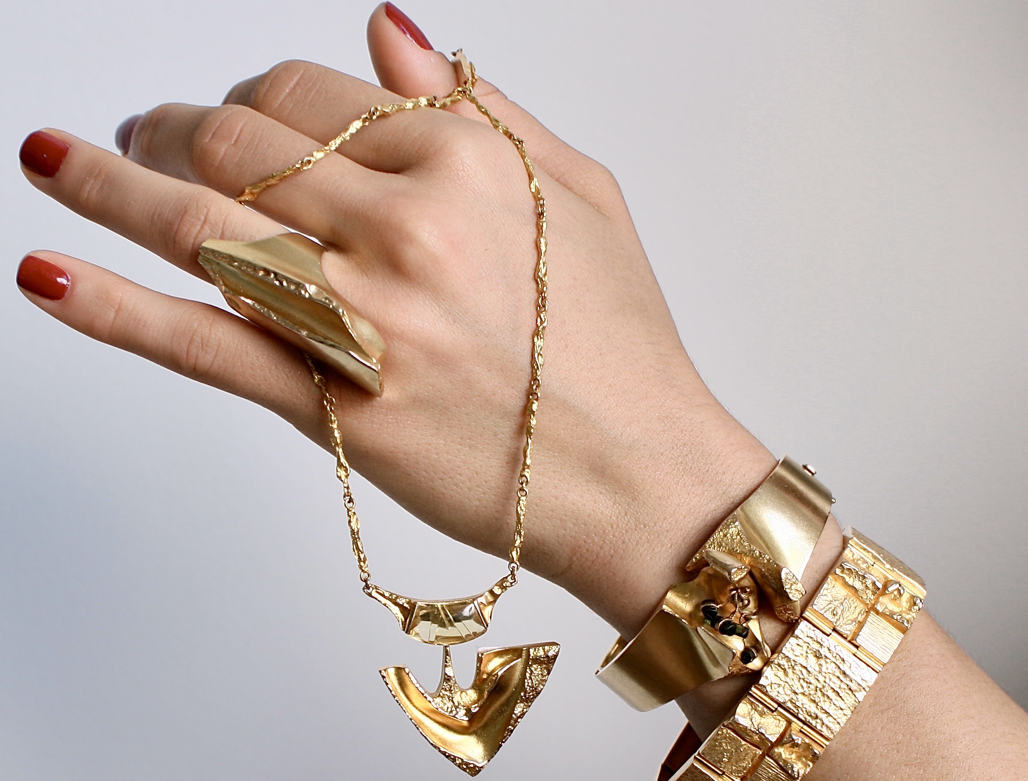 Rare 14 Carat Yellow Gold Ring "Lord of the Rings" Designed by Bjorn Weckstrom for Lapponia Finland c.1986 size N length 4.8cm