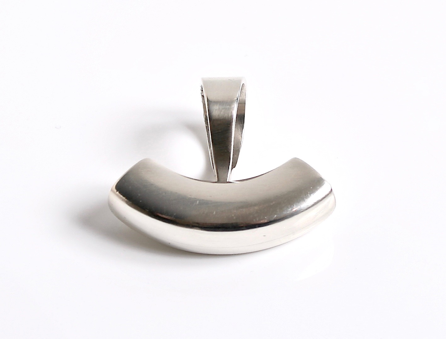 Discover the striking Bold Astrid Fog Silver Ring, a stunning piece that combines elegance with a contemporary design. Perfect for any occasion, this ring adds a touch of sophistication to your jewelry collection. Shop now to elevate your style!