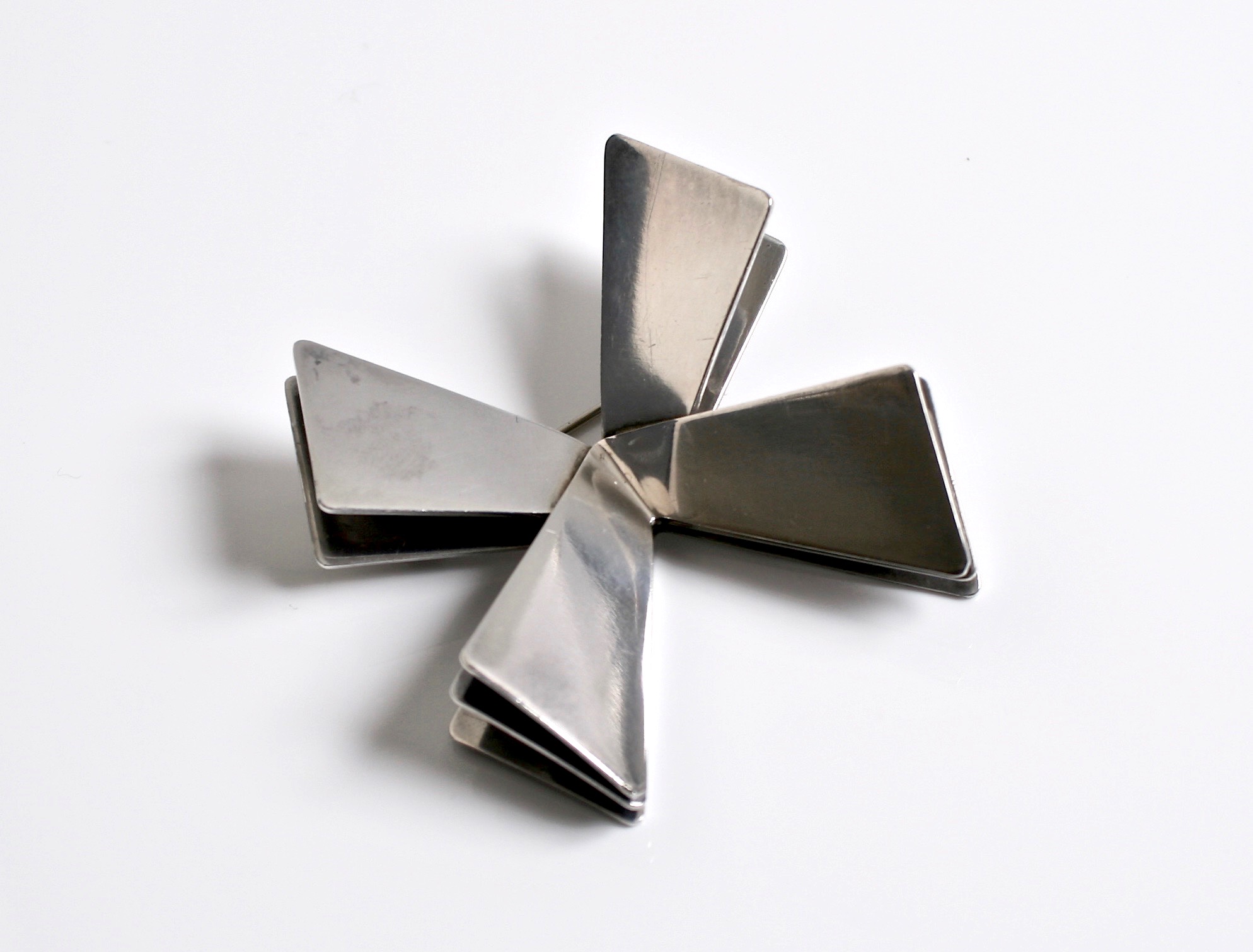 Nanna-Ditzl-Bow-Brooch-335