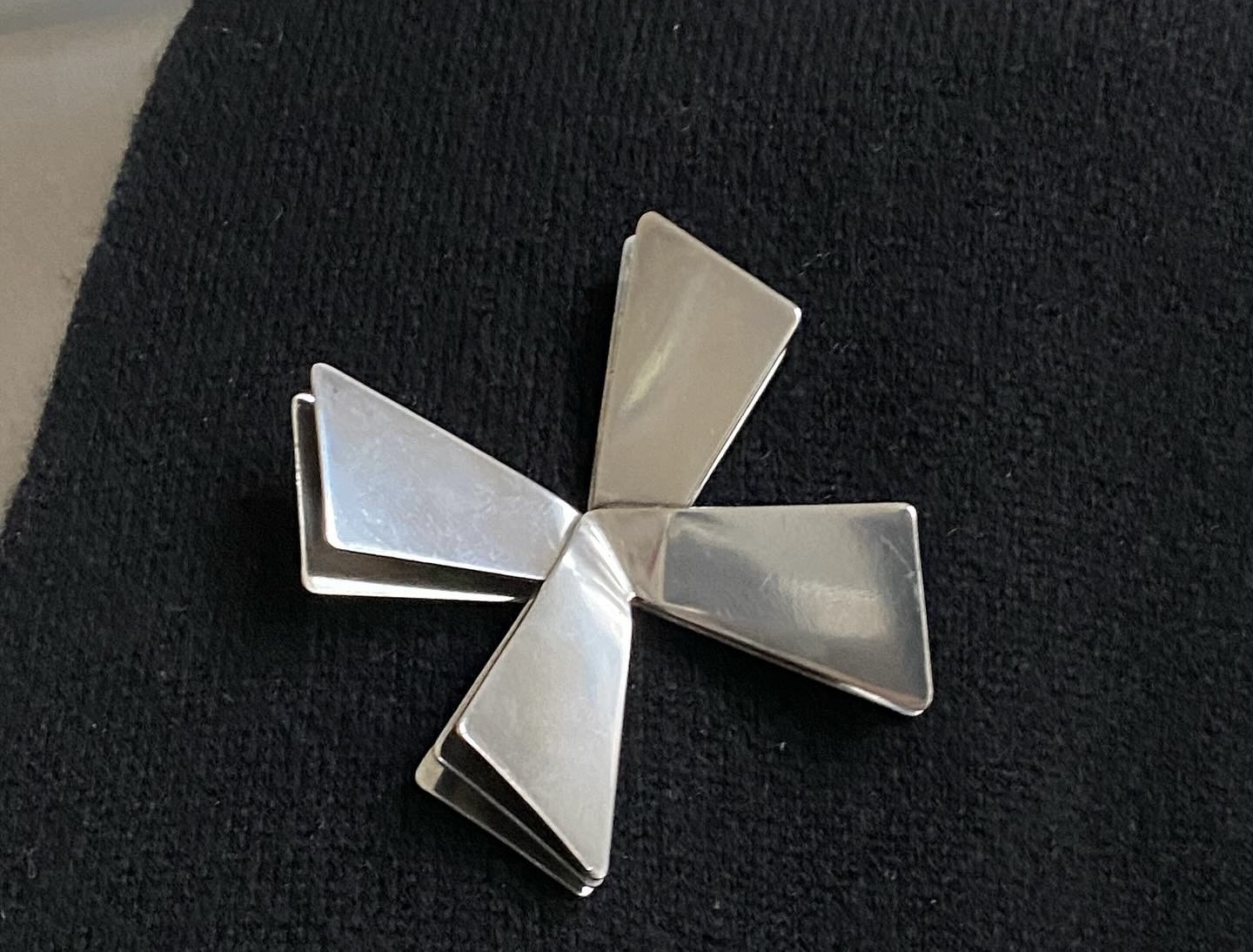 Nanna-Ditzl-Bow-Brooch-335