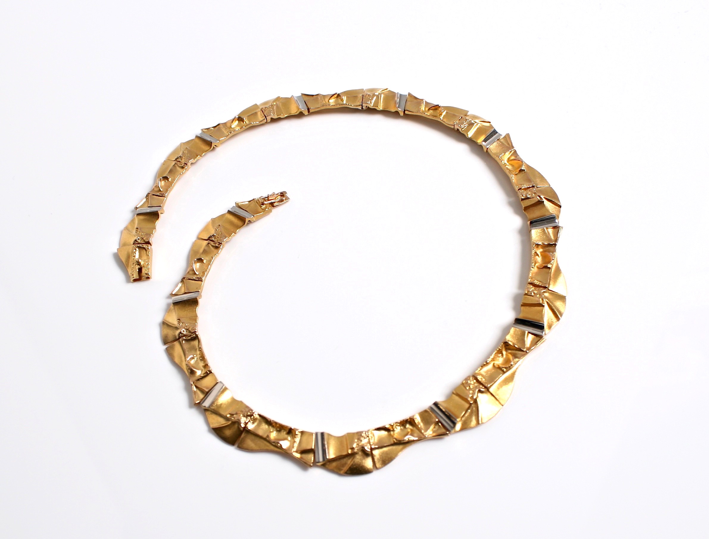 Bjorn-Weckstrom-gold-necklace-poema