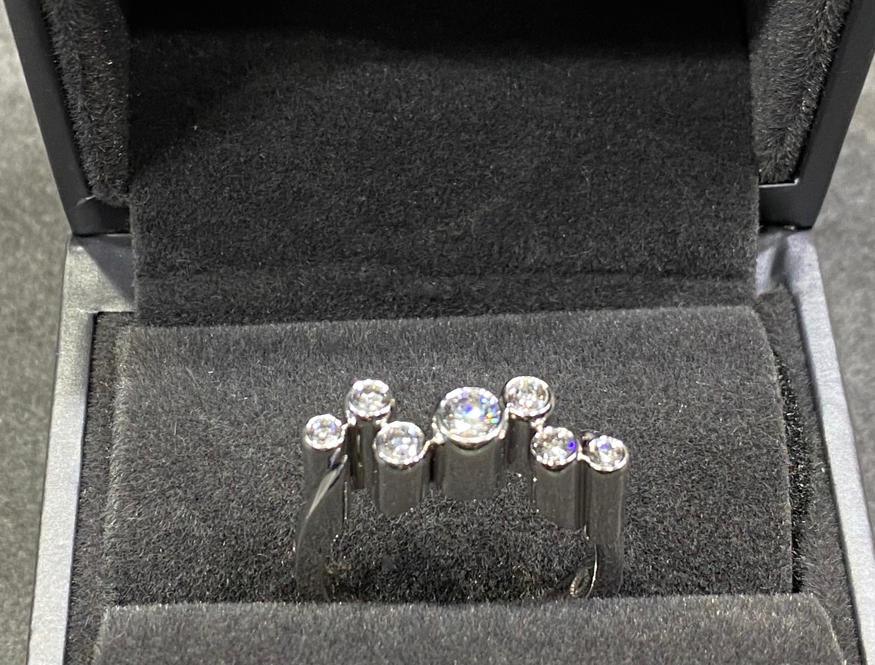 Discover the White Gold Cascade Diamond Ring by Georg Jensen at Grasilver. A luxurious design with stunning diamonds, perfect for adding elegance to any look.