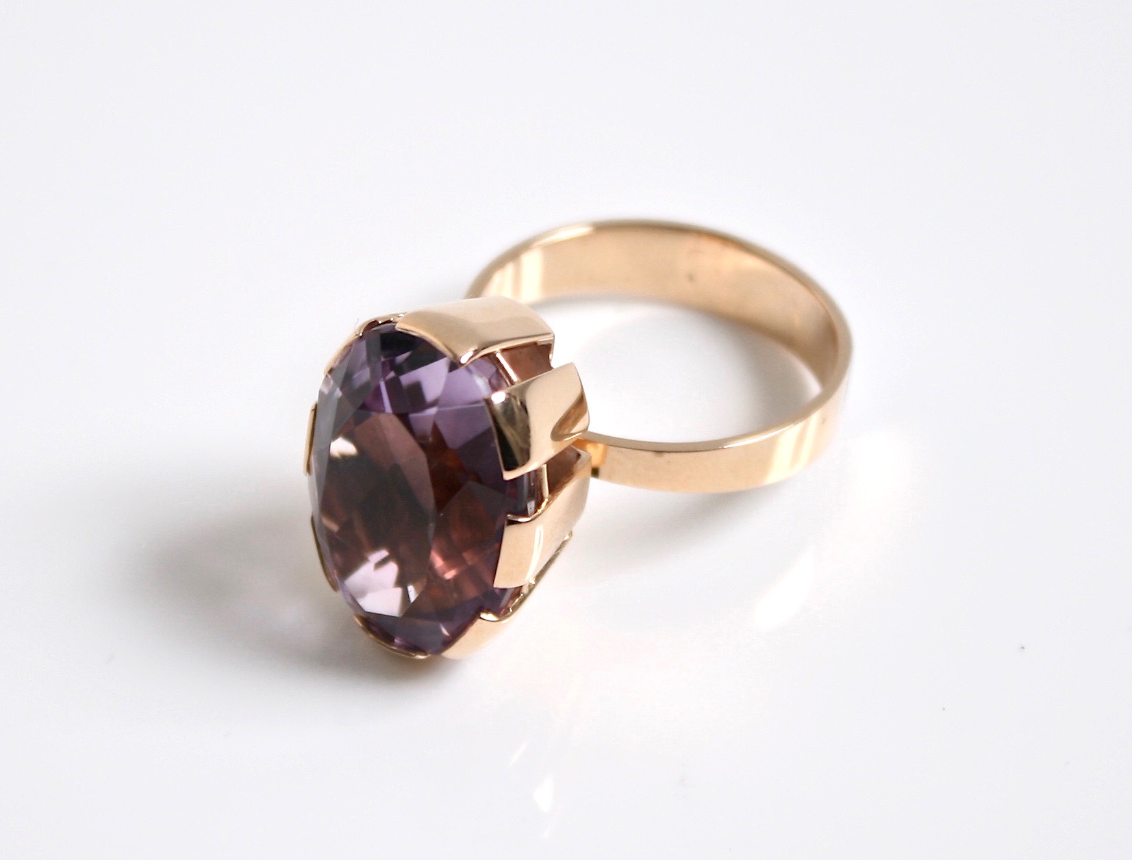 Kuppitaan-kulta-Gold-amethyst-cocktail-ring