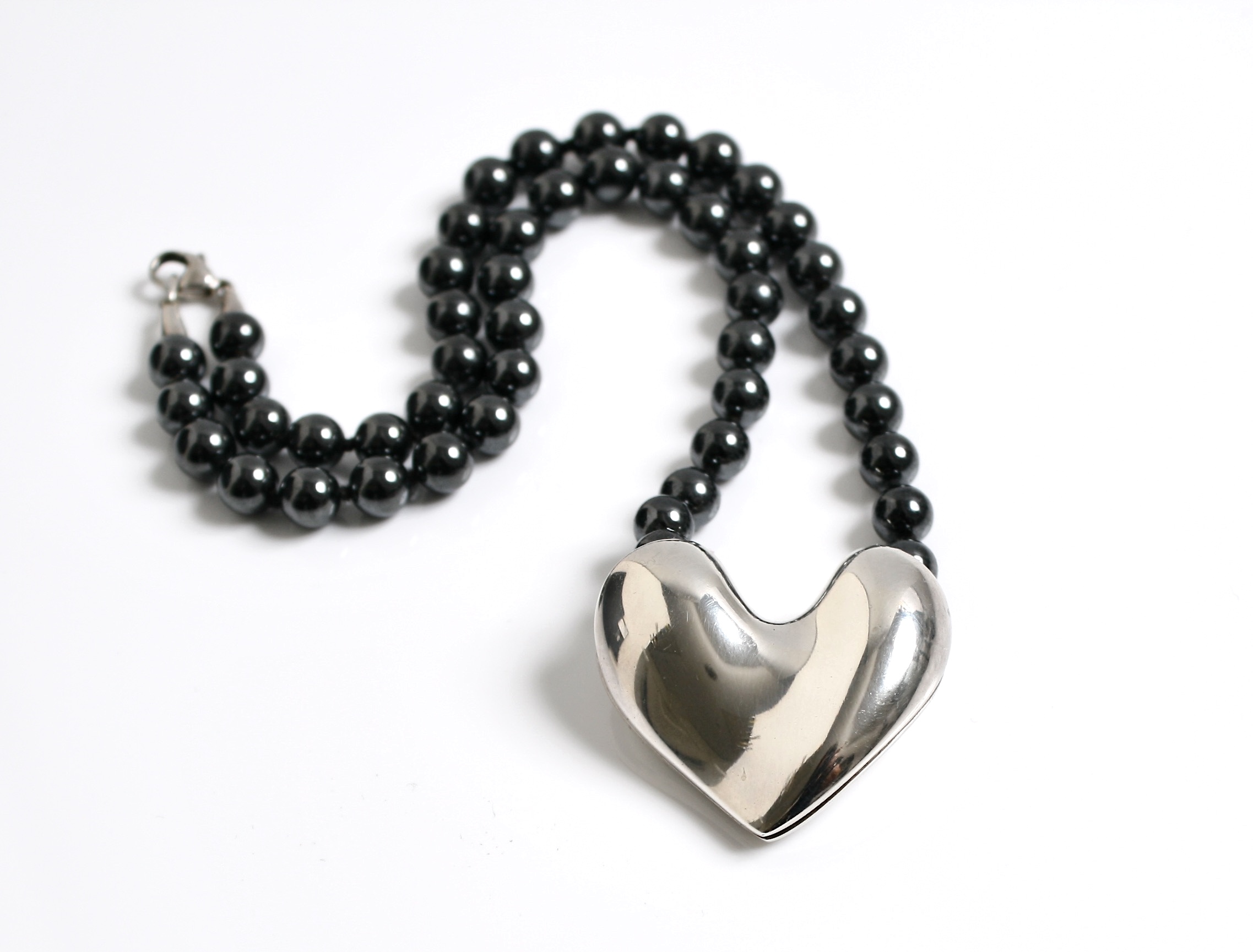 Rare-sterling-silver-heart-&-hematite-bead-necklace-designed-by-Alan-Scharff-for-Georg-Jensen