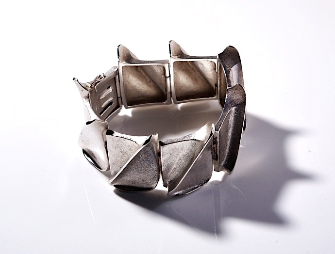 Discover the exquisite Bjorn Weckstrom Silver Sails Bracelet, a stunning piece inspired by nature and crafted with precision. Perfect for adding elegance to any outfit. Shop now for a timeless addition to your jewelry collection.
