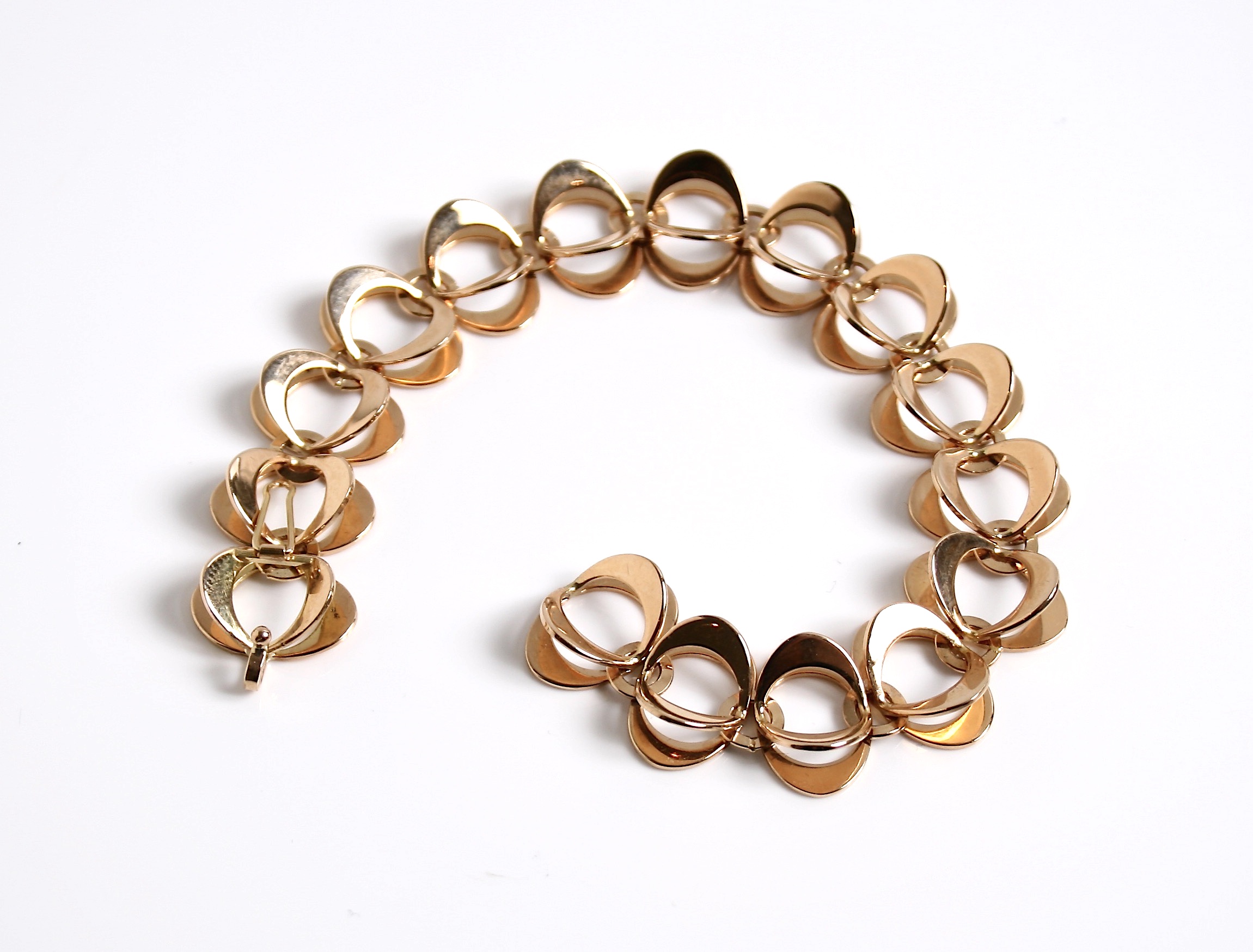 gold open work bracelet designed by Theresia Hvorslev Sweden