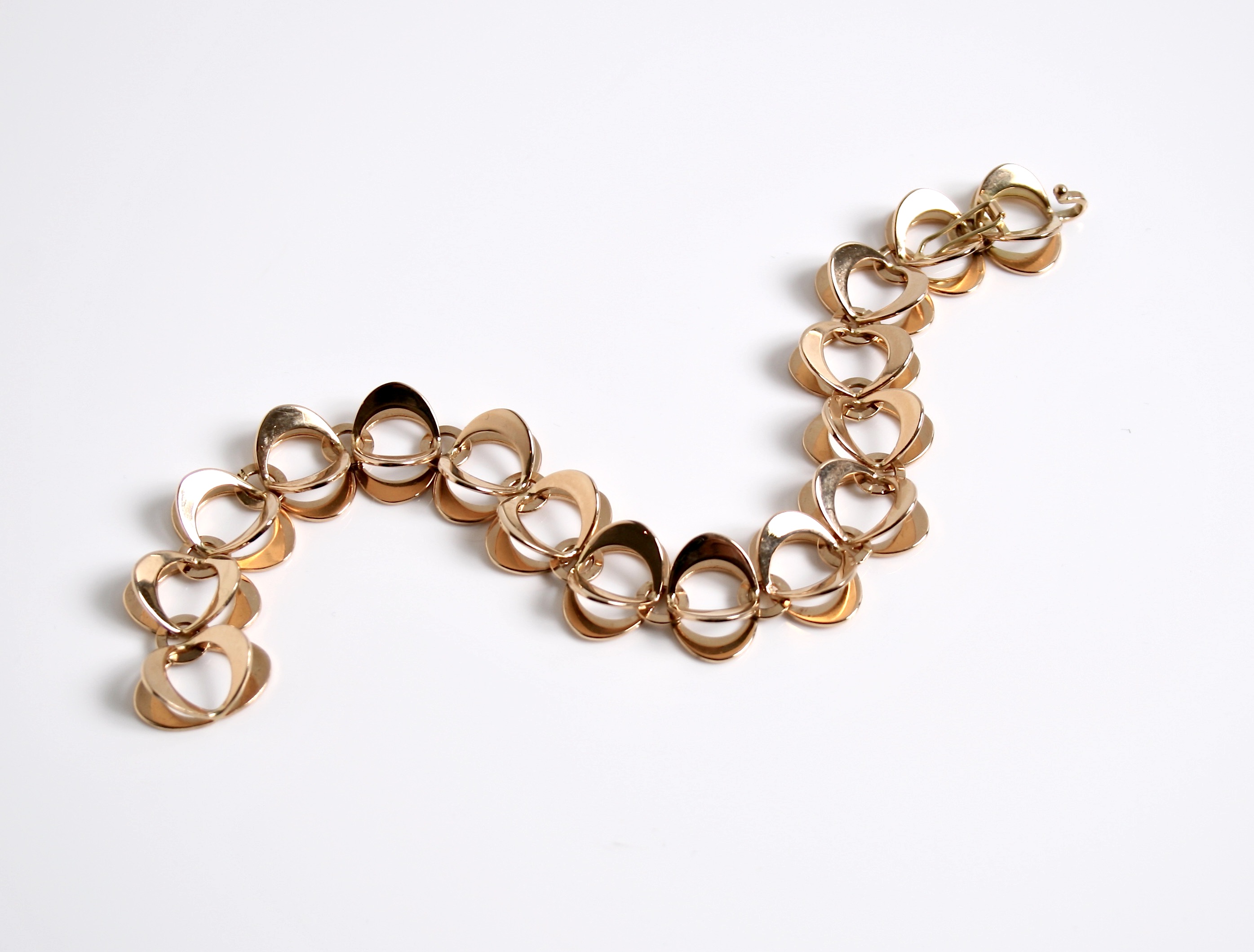 gold open work bracelet designed by Theresia Hvorslev Sweden