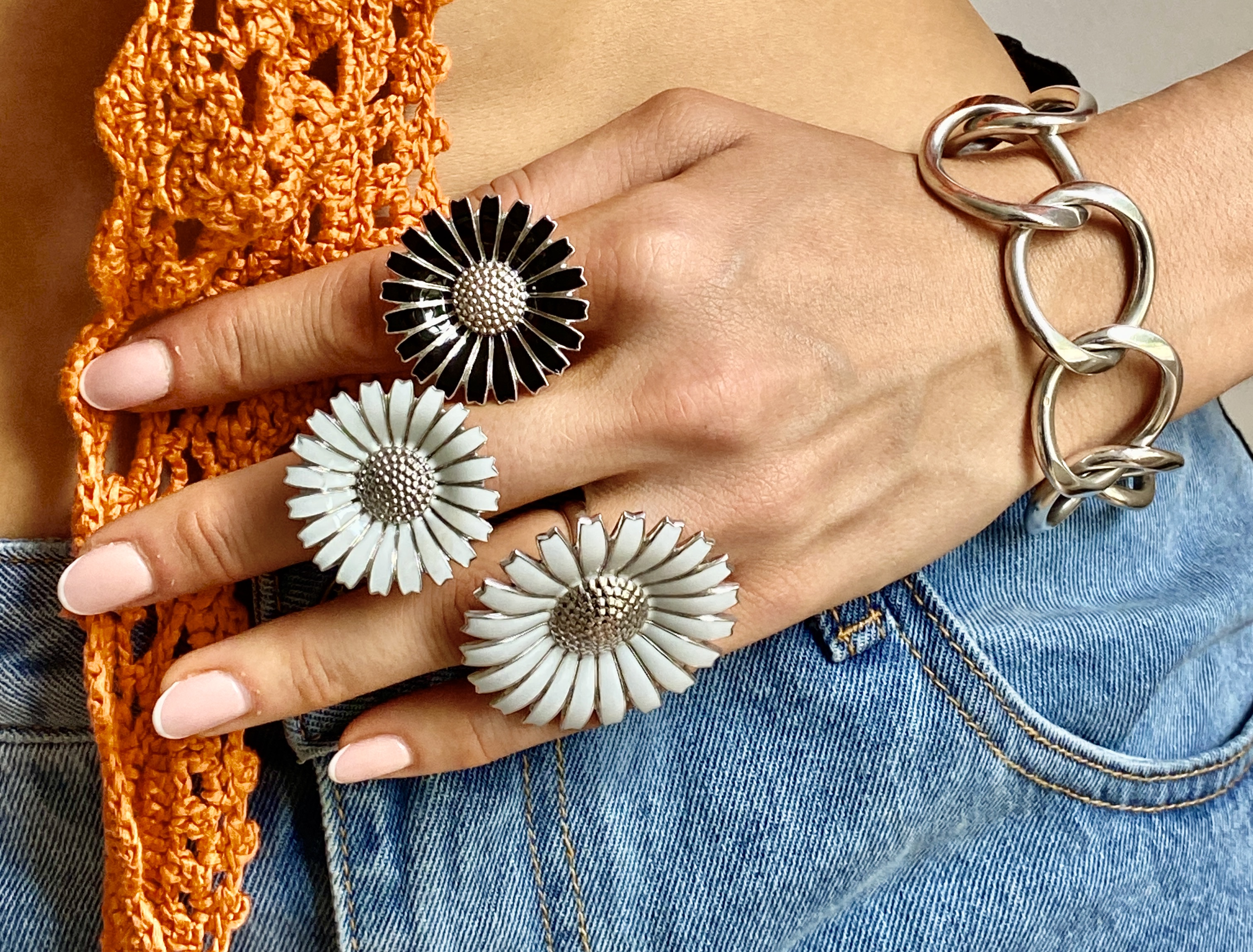 Discover the exquisite Georg Jensen Daisy Ring, featuring a stunning floral design that embodies elegance and sophistication. Perfect for any occasion, this ring is a timeless addition to your jewelry collection. Shop now and add a touch of nature-inspired beauty to your style!