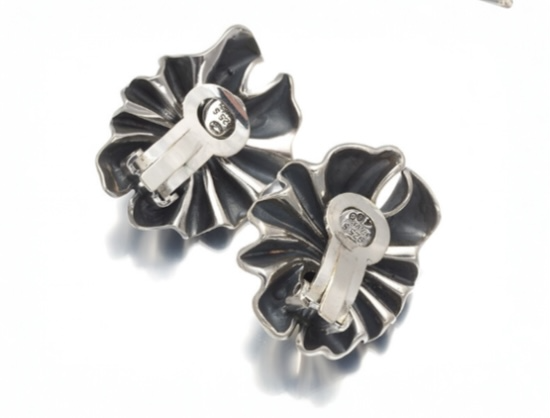 Shop the exquisite Georg Jensen Lene Munthe Gold & Silver Clip Earrings. A perfect blend of elegance and modern design, these earrings are ideal for any occasion. Discover timeless jewelry that enhances your style.