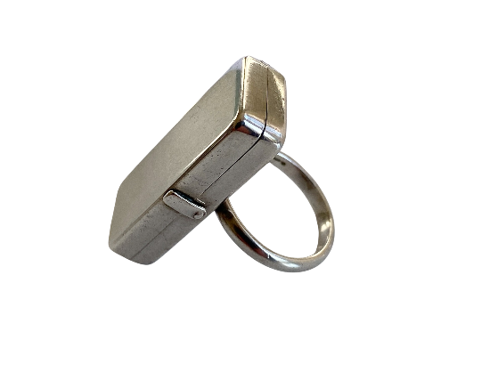 Discover the exquisite Astrid Fog Georg Jensen Pill Box Ring, a unique blend of functionality and elegance. Perfect for storing small treasures or medication, this stunning ring adds a touch of sophistication to any outfit. Shop now and elevate your jewelry collection!