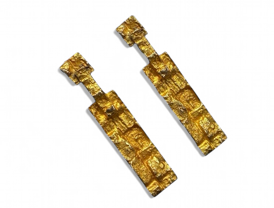 Discover the exquisite Gold Bjorn Weckstrom Earrings, featuring a stunning design that combines modern elegance with artistic flair. Perfect for any occasion, these earrings are a must-have addition to your jewelry collection.