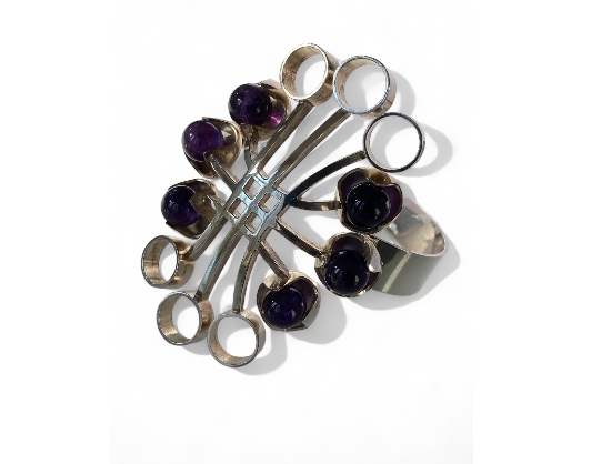 Discover the elegance of the Silver & Amethyst Armring by Kultaseppa Salovaara from Finland. This stunning jewelry piece features a blend of high-quality silver and captivating amethyst, perfect for adding a touch of sophistication to any outfit.