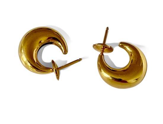 Discover the stunning Georg Jensen 18k Luna Earrings, crafted from luxurious 18k gold. Perfect for any occasion, these earrings blend modern design with timeless beauty to elevate your jewelry collection.