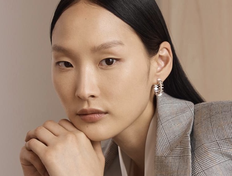 Discover timeless elegance with the Georg Jensen Clementine Silver Hoop Earrings. Designed for sophistication, these stunning earrings are perfect for any occasion. Shop now to elevate your jewelry collection!