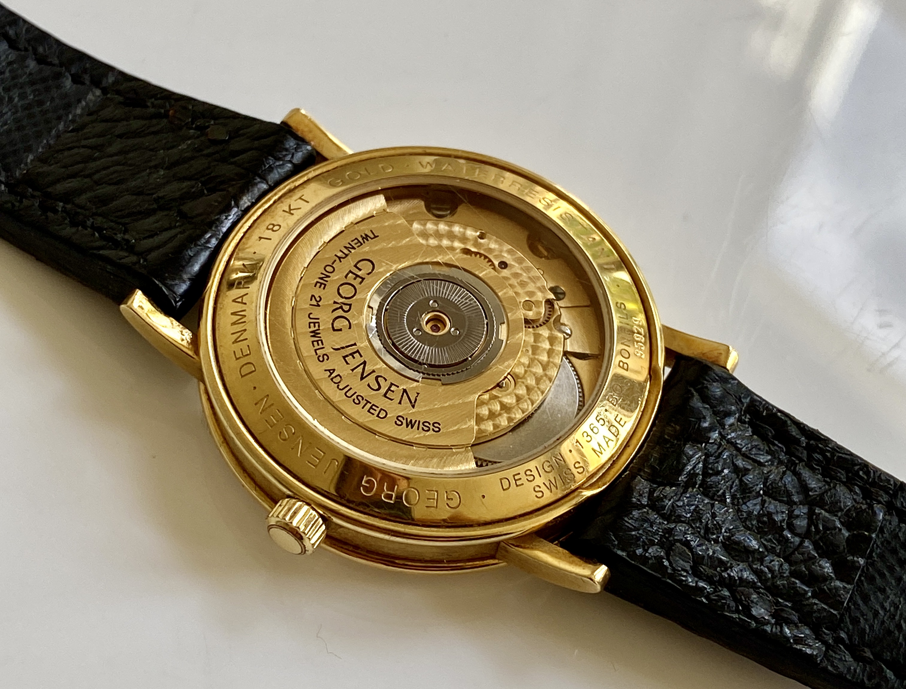 Discover the exquisite Bo Bonfils for Georg Jensen Denmark 18K gold men's watch. A perfect blend of luxury and style, this stunning timepiece features an elegant design, premium craftsmanship, and timeless appeal. Ideal for discerning gentlemen who appreciate fine jewelry and watchmaking.