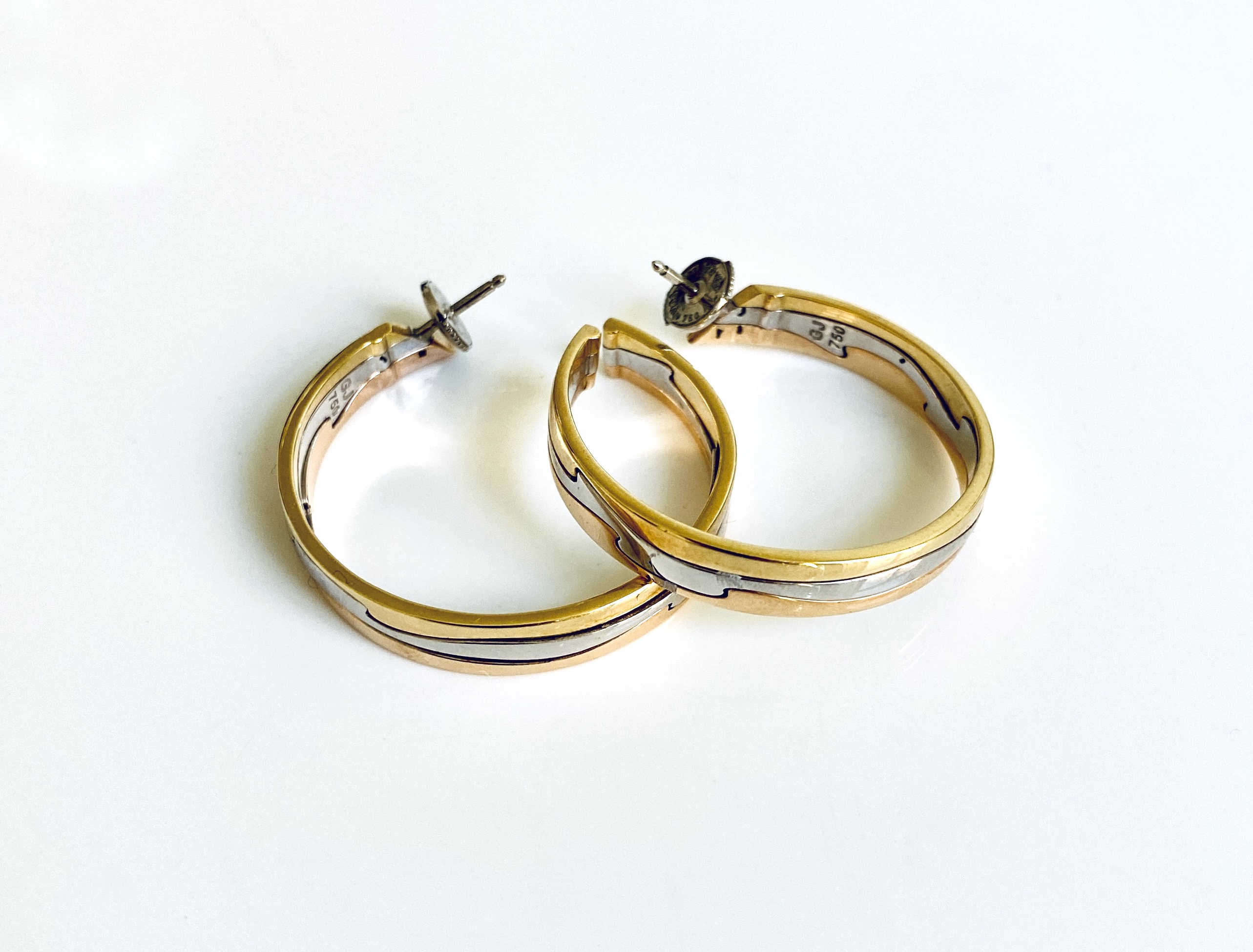 Discover the exquisite Georg Jensen Gold Fusion Hoop Earrings, a perfect blend of modern sophistication and classic elegance. Elevate your jewelry collection with these stunning earrings, crafted to shine on any occasion.