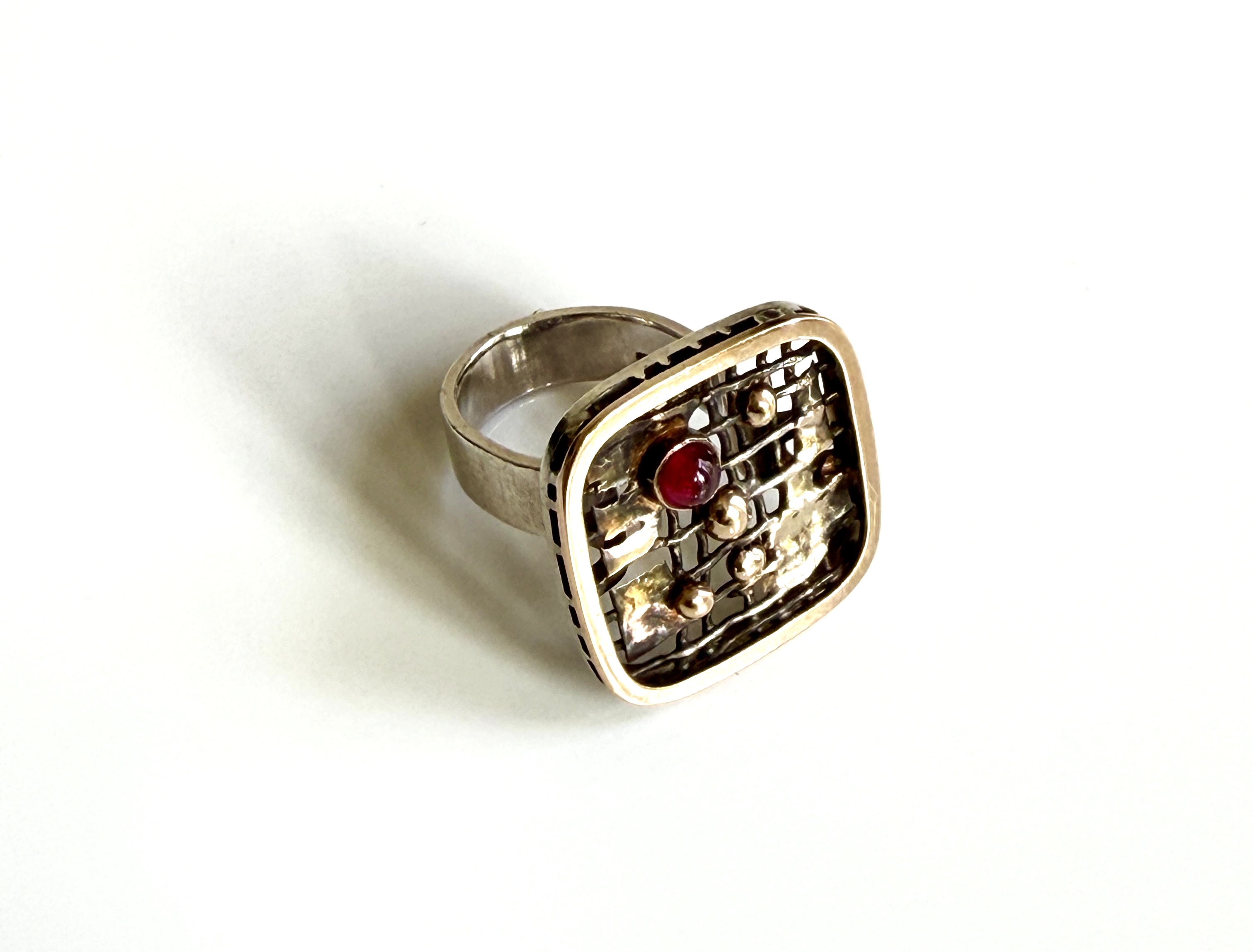 Discover the elegance of the Anders Hogberg Ring. Handcrafted with precision, this stunning piece combines modern design with timeless beauty.