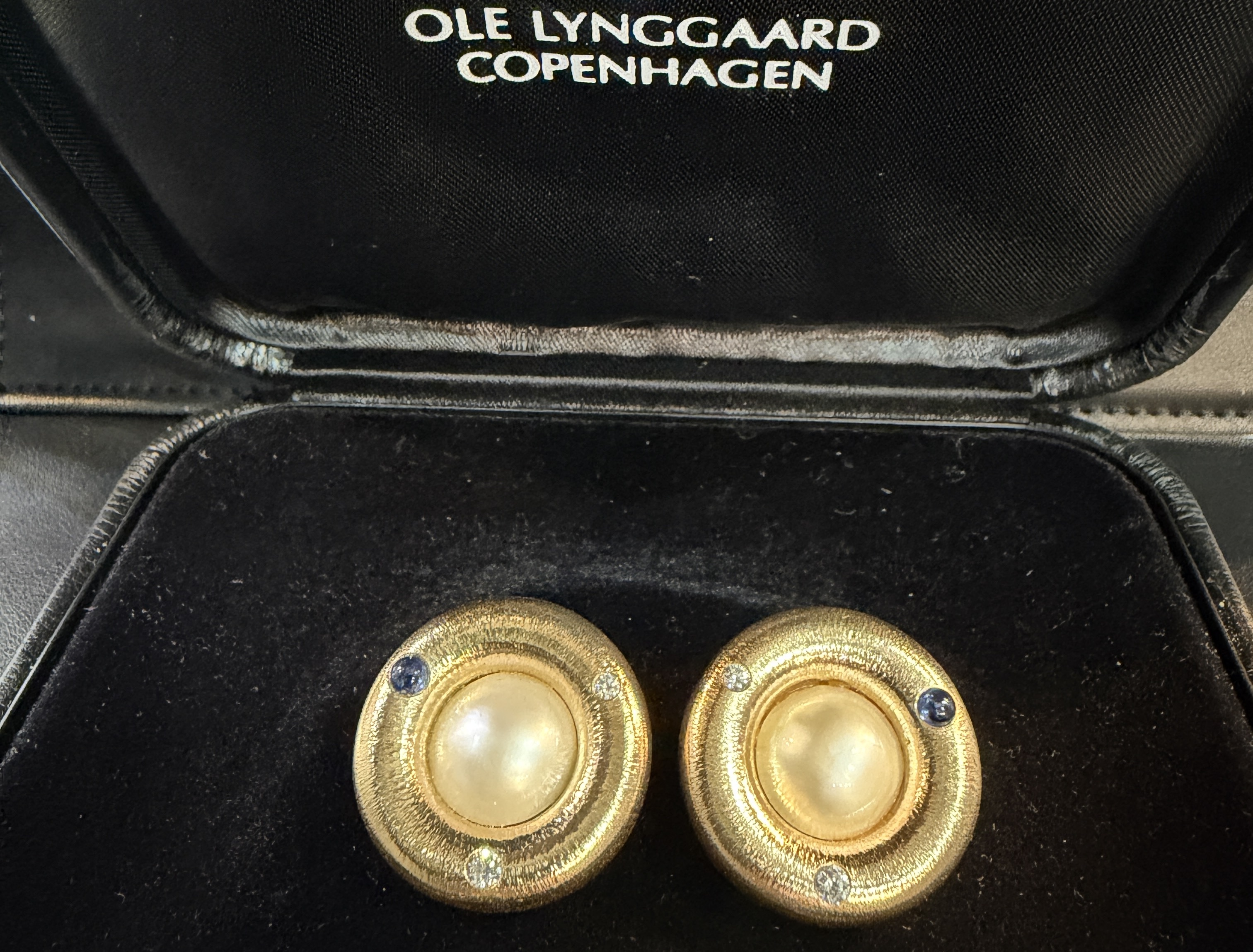 Discover the exquisite Ole Lynggaard Gold & Pearl Ear Clips, a perfect blend of elegance and sophistication. Crafted with high-quality gold and lustrous pearls, these ear clips are designed to elevate your style for any occasion.