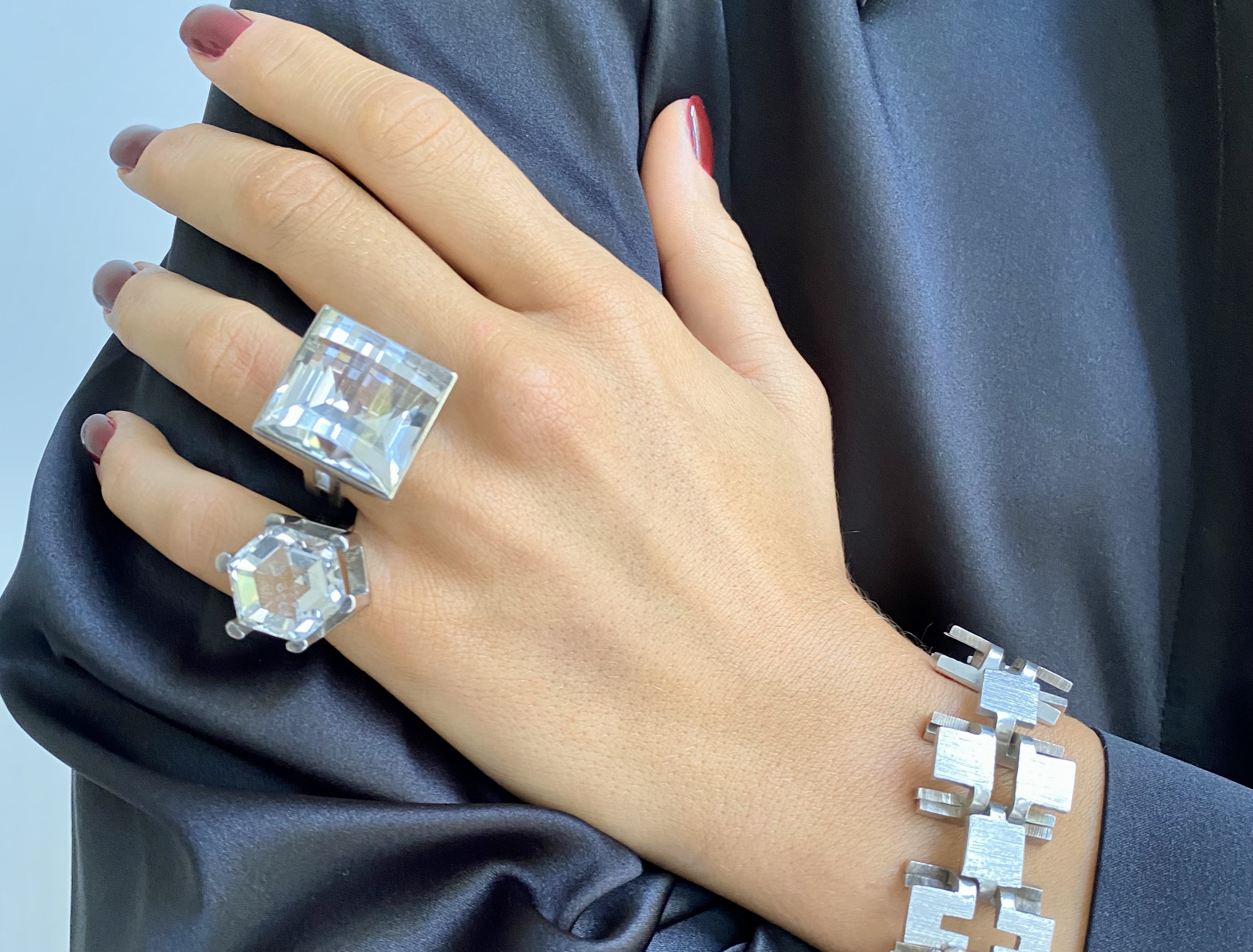 Discover the Rey Urban Rock Crystal Ring, a stunning piece that combines elegance and modern design. Perfect for any occasion, this ring adds a touch of sophistication to your jewelry collection.