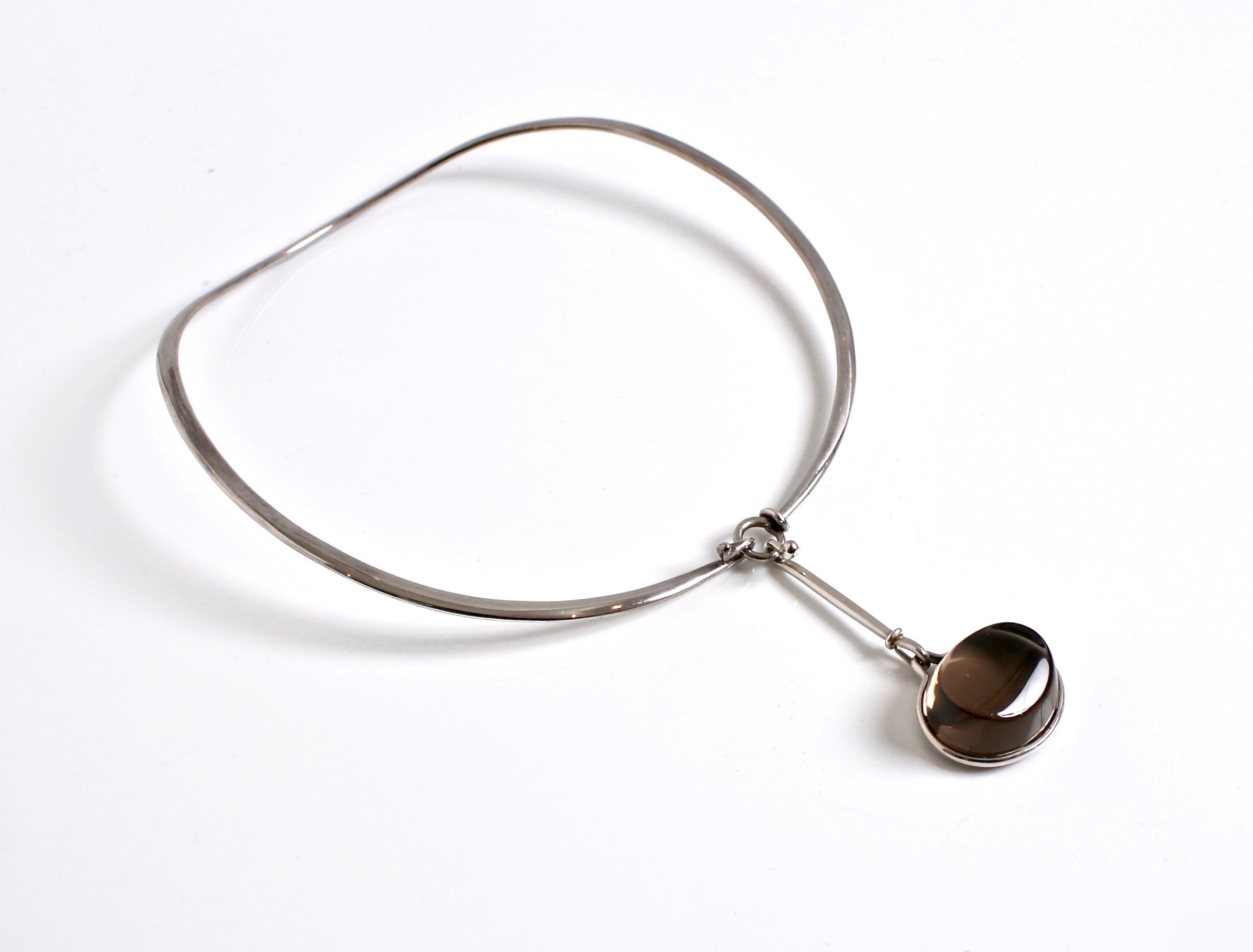 Vivianna-Torun-Bulow-Hube-georg-Jensen-neckring