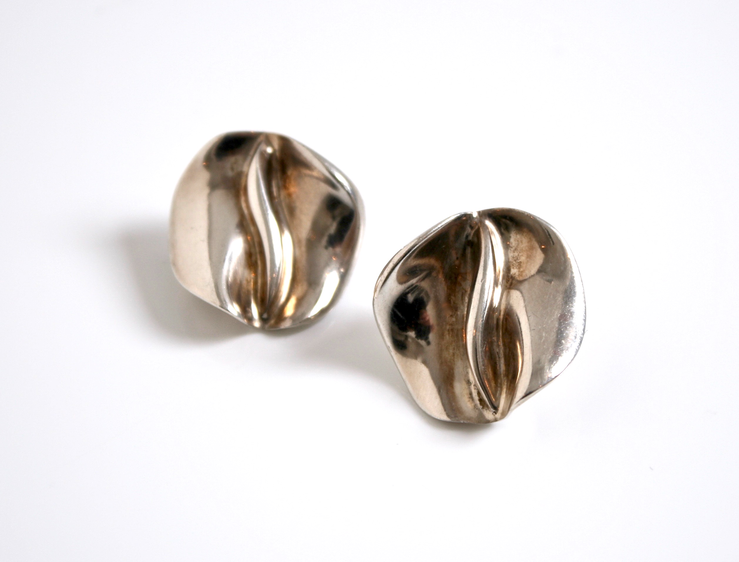 Discover the exquisite Georg Jensen Silver Clip Earrings, featuring a sophisticated design that embodies elegance and craftsmanship. Perfect for any occasion, these earrings add a touch of luxury to your style. Shop now!